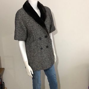 Vintage 1980s Young Gallery Short Sleeve Wool twill coat faux fur collar Small